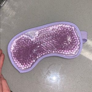 Freezeable eye mask